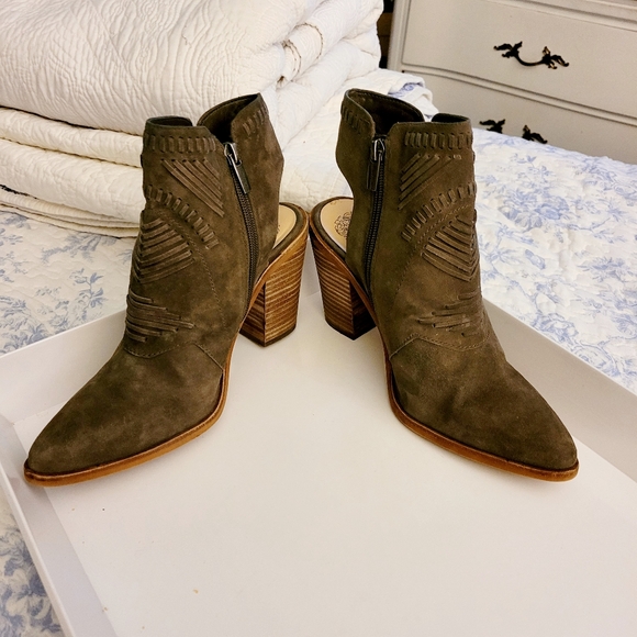 Vince Camuto suede booties olive Green size 8.5 - Picture 4 of 16